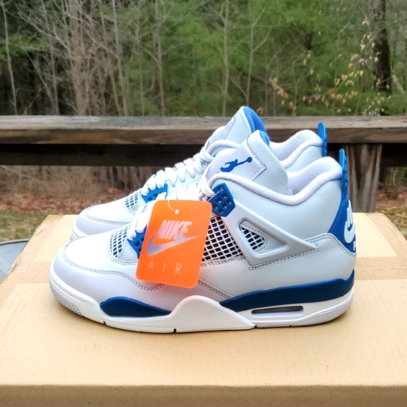 100% AUTHENTIC Jordan 4 Military Blue Sz 7